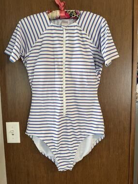 Kona Sol short sleeve rash guard one-piece swimsuit red white blue zipper sz L